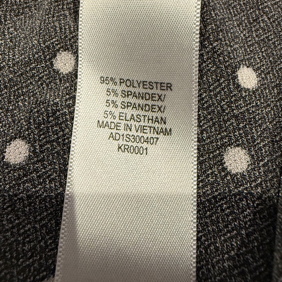 🩵5/$25🩵 Adrianna Papell Black and White Polka Dot Sleeveless Blouse - Picture 11 of 11